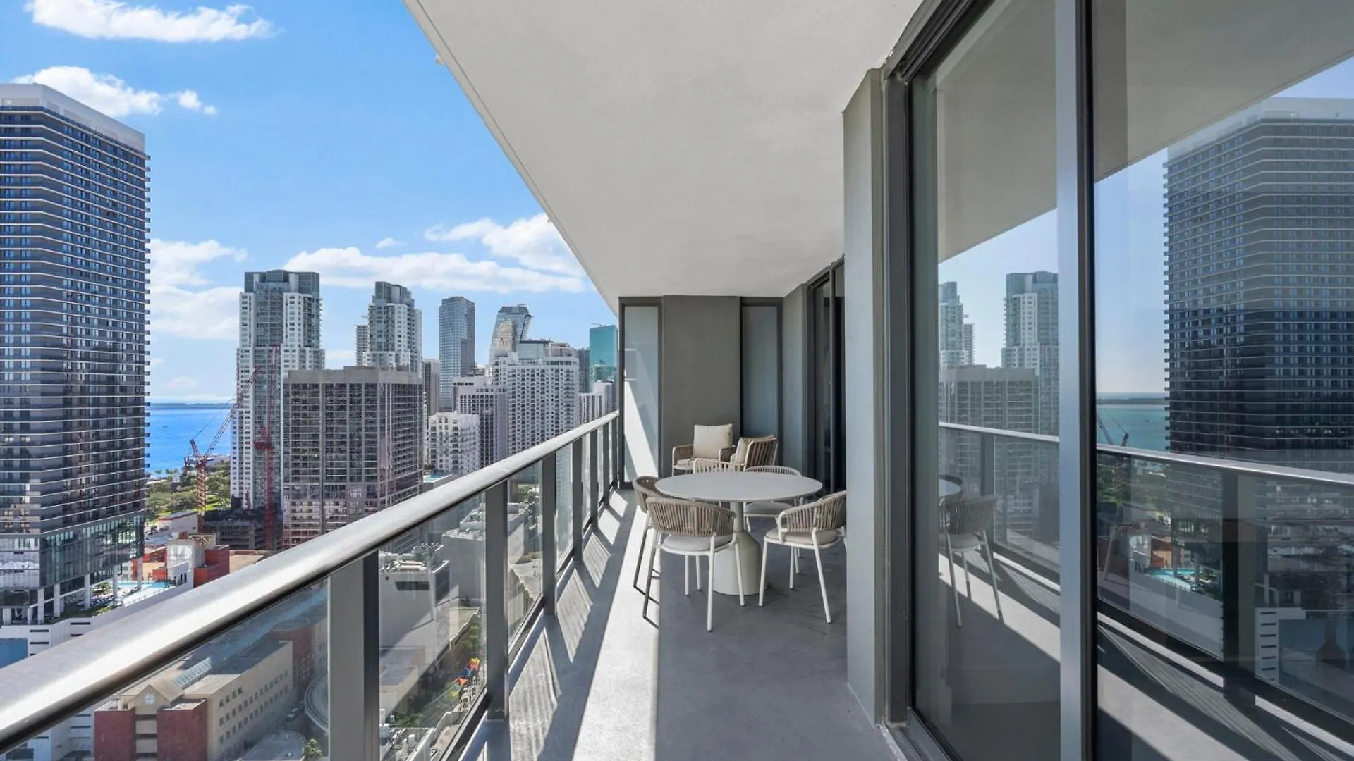 Apartment Exclusive W 3br And Stunning Sea Views!