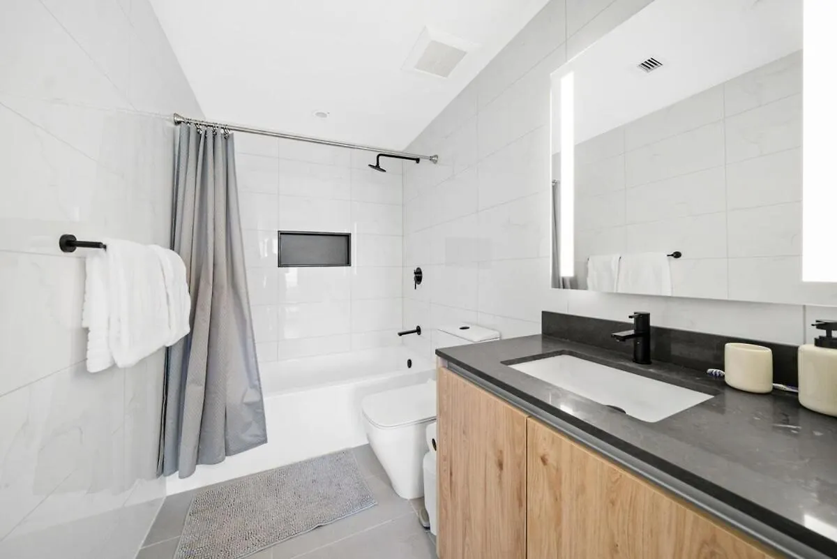 Ocean View 2 Bedroom Downtown 5 Minutes From Apartment *