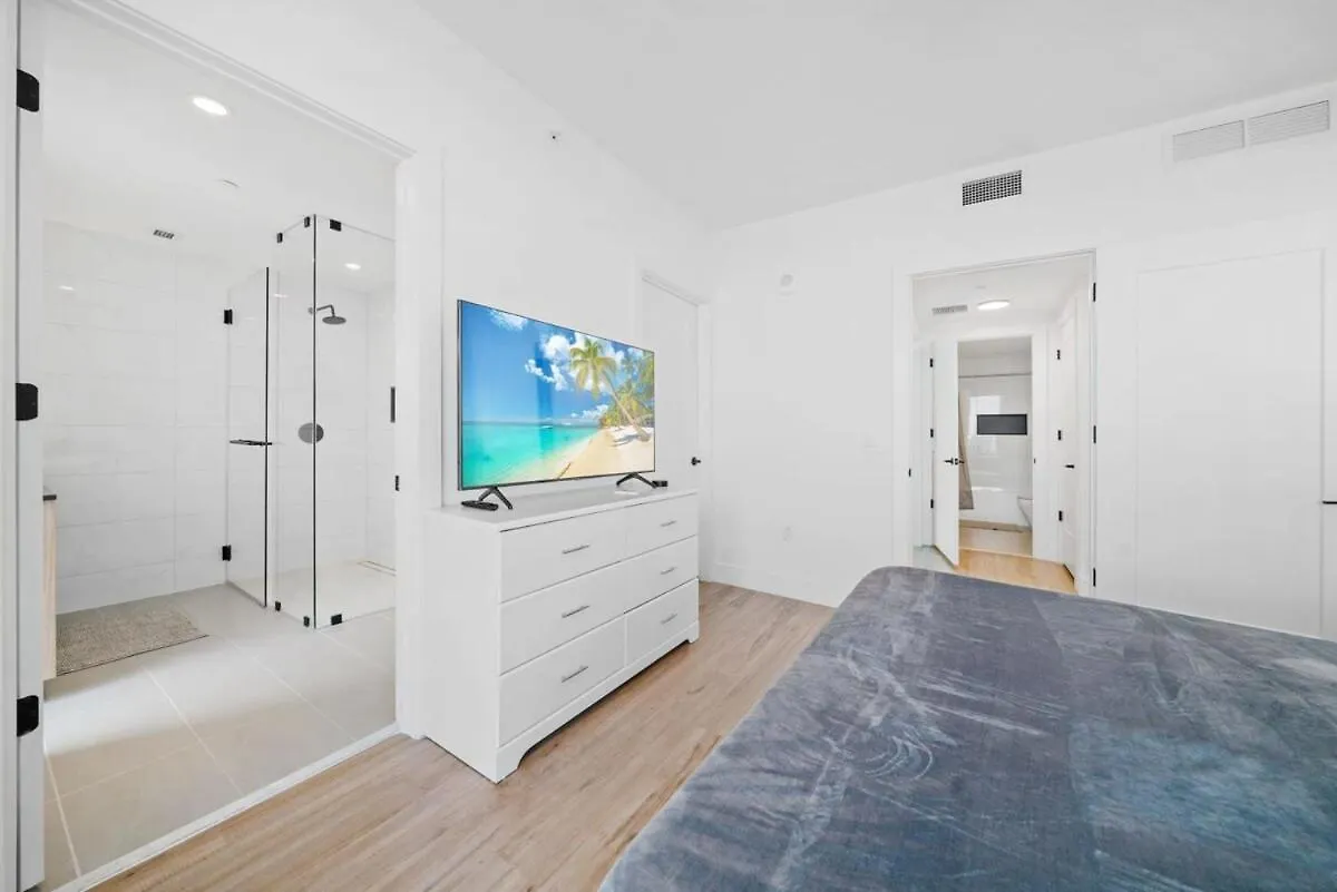 Ocean View 2 Bedroom Downtown 5 Minutes From *