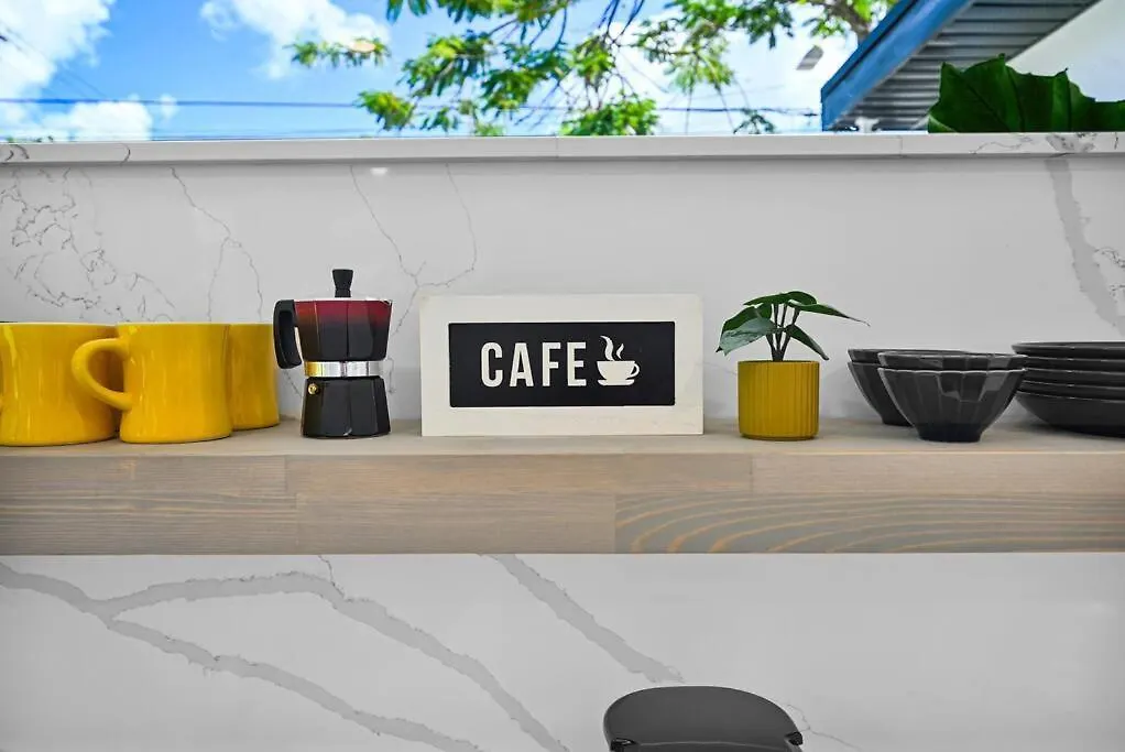Modern Oasis Near Design District, Wynwood 아파트