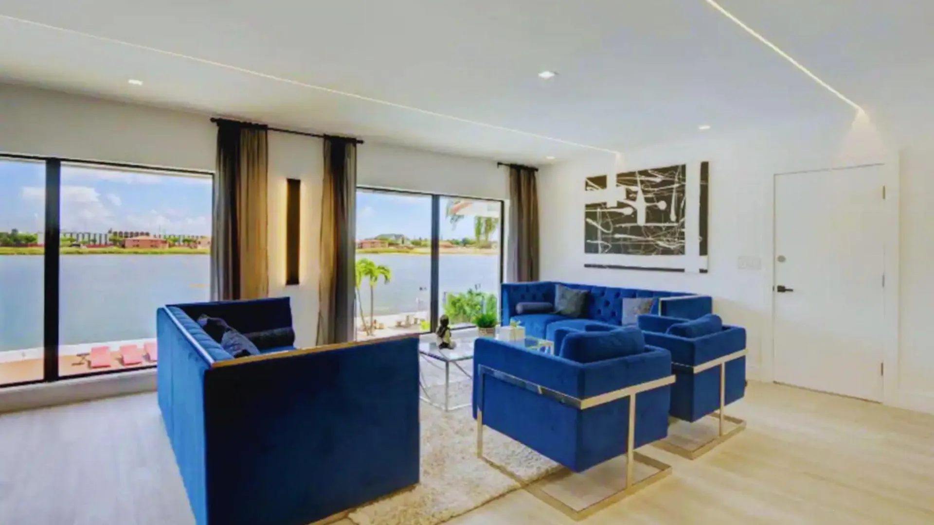 Luxe Waterfront Mansion W Private Nightclub, Cinema, Game Room, Gym & Pool *