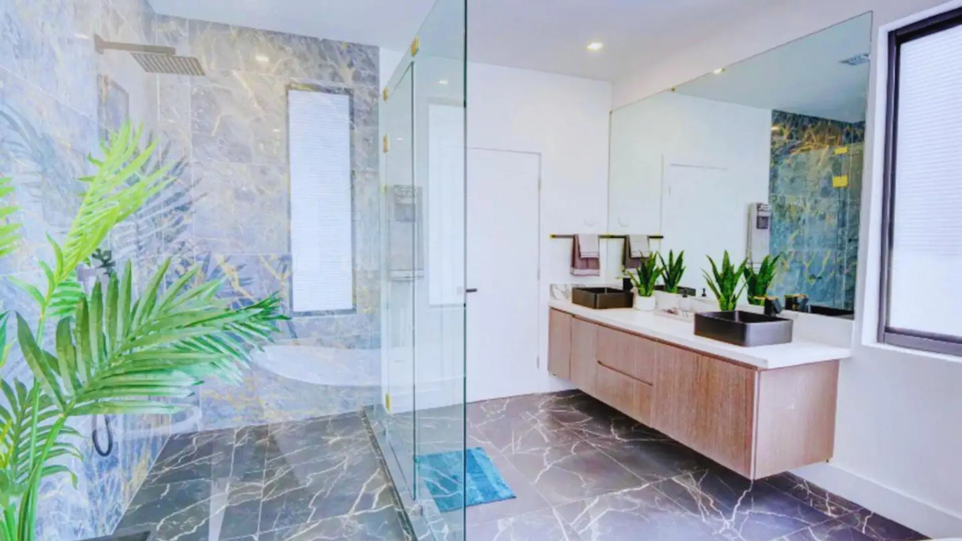 Luxe Waterfront Mansion W Private Nightclub, Cinema, Game Room, Gym & Pool Villa *