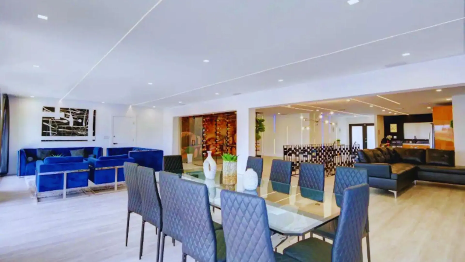 Luxe Waterfront Mansion W Private Nightclub, Cinema, Game Room, Gym & Pool