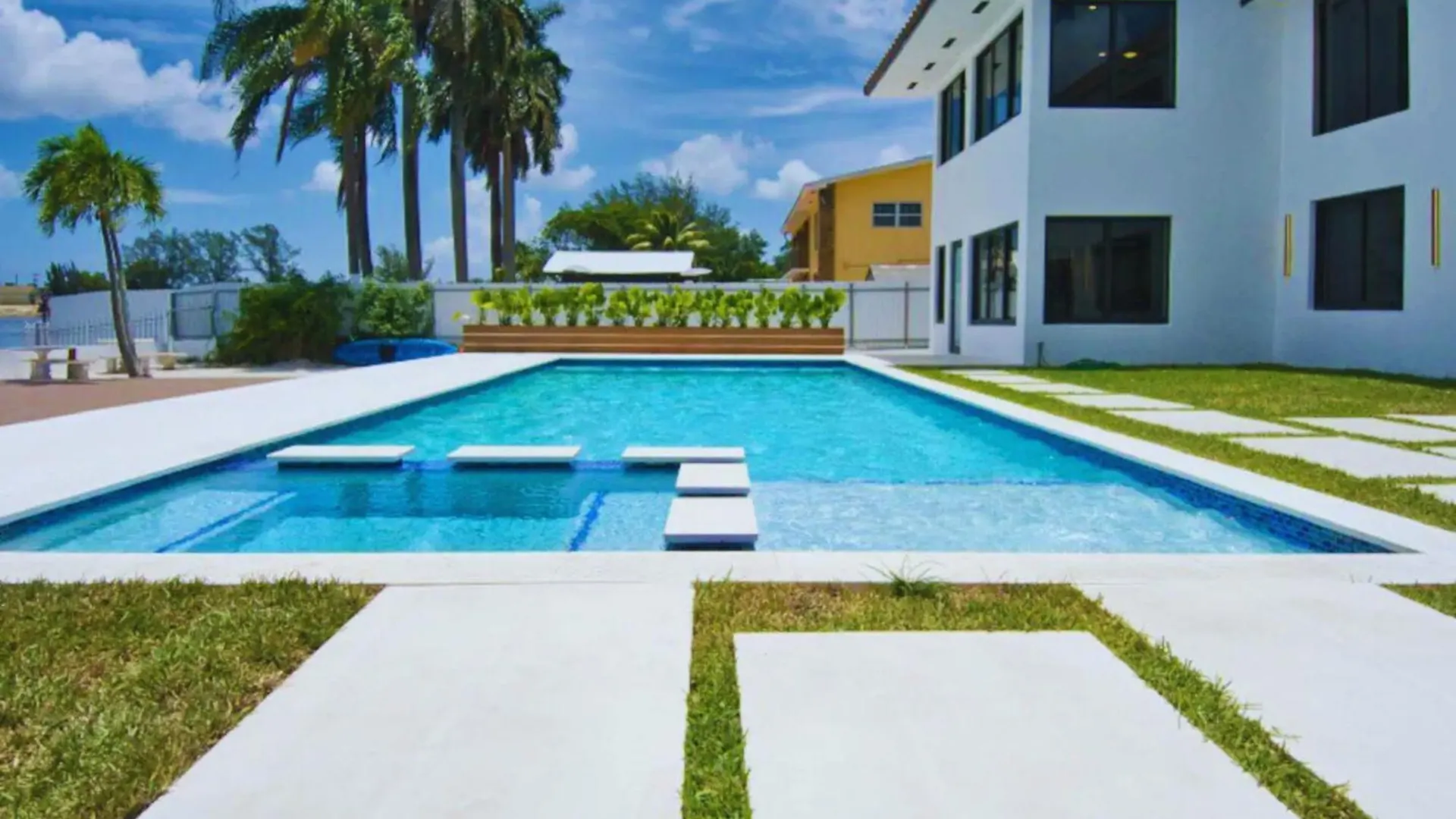 Villa Luxe Waterfront Mansion W Private Nightclub, Cinema, Game Room, Gym & Pool Miami