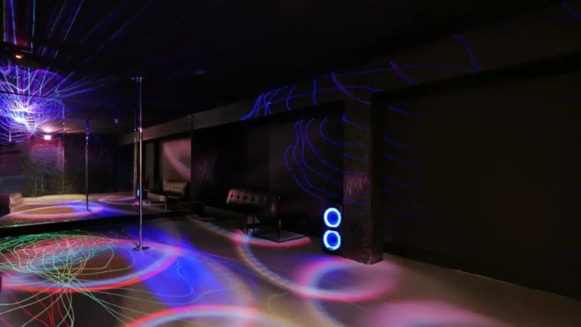 Luxe Waterfront Mansion W Private Nightclub, Cinema, Game Room, Gym & Pool *