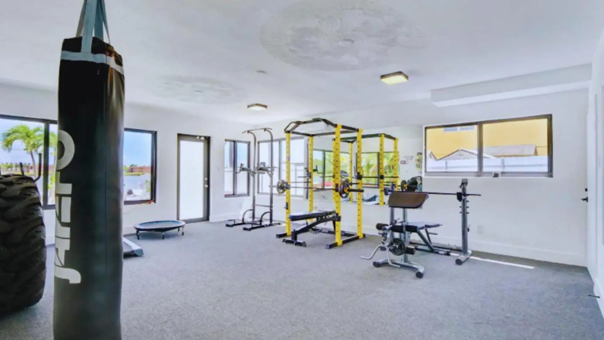 Luxe Waterfront Mansion W Private Nightclub, Cinema, Game Room, Gym & Pool Miami