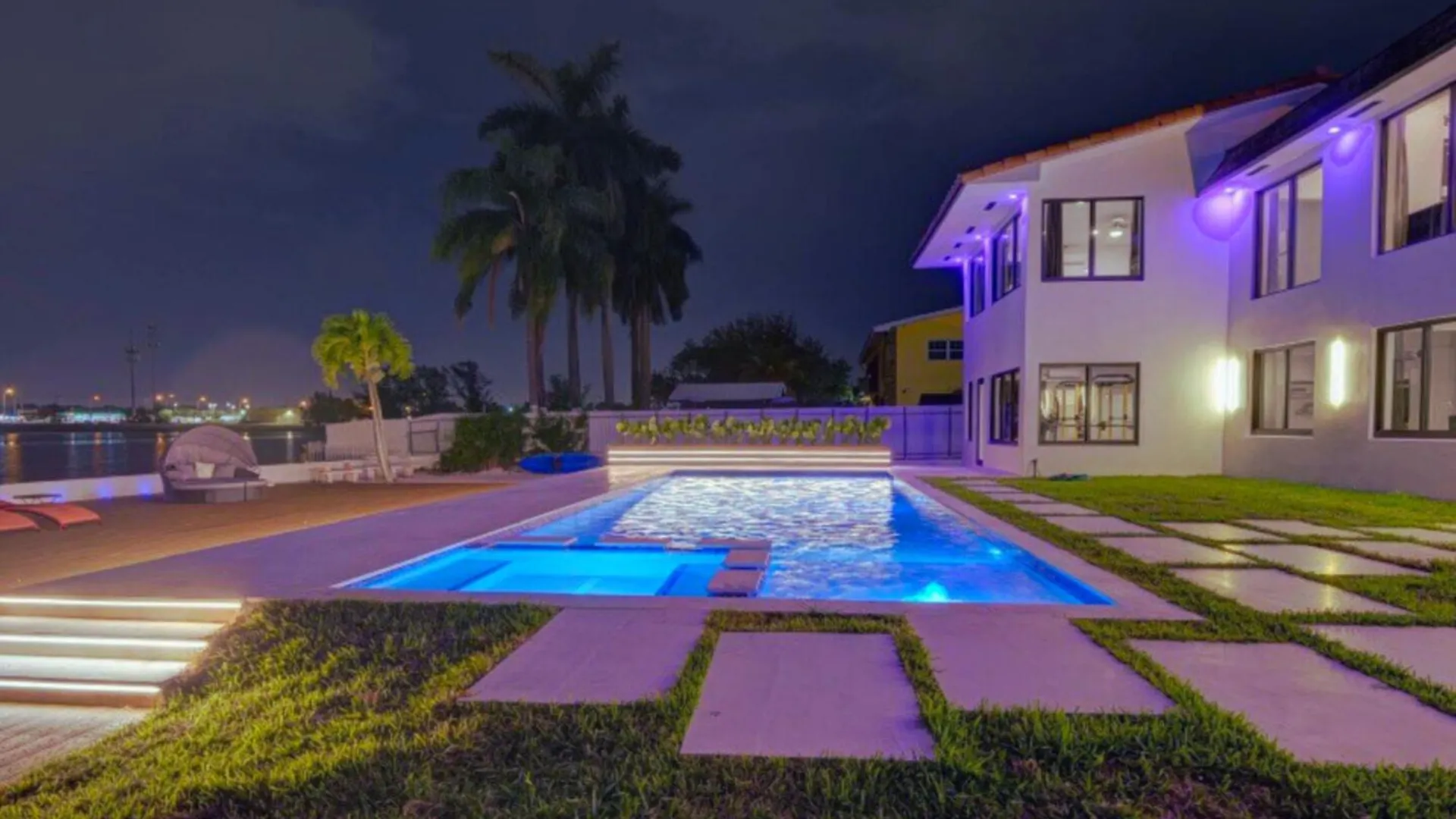 Luxe Waterfront Mansion W Private Nightclub, Cinema, Game Room, Gym & Pool Miami