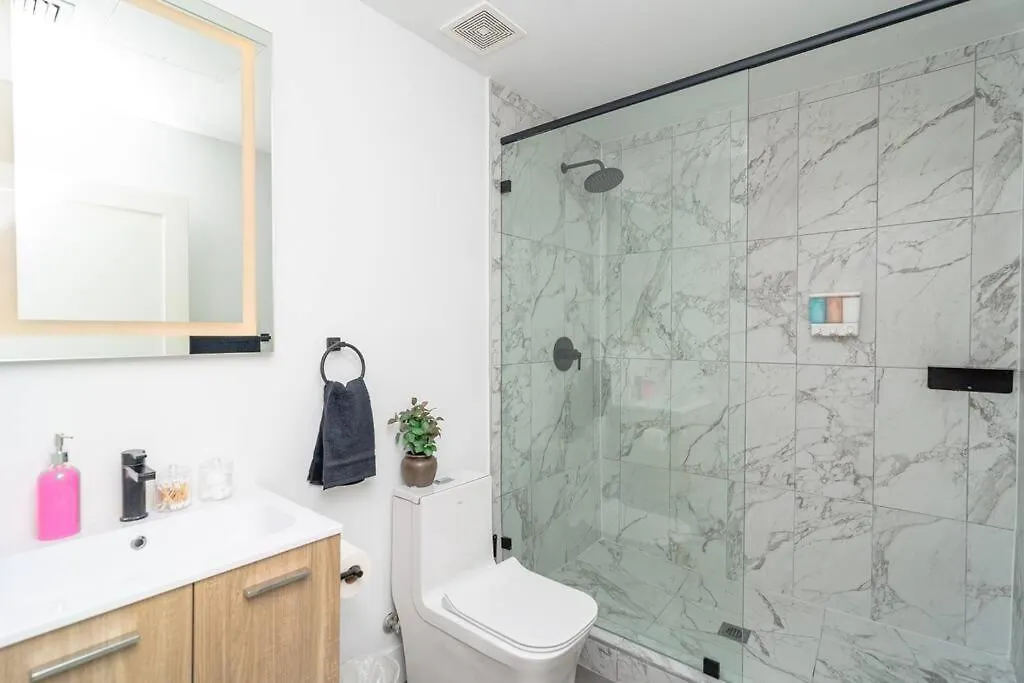 King Bed Brand New Oasis Minutes To Brickell *