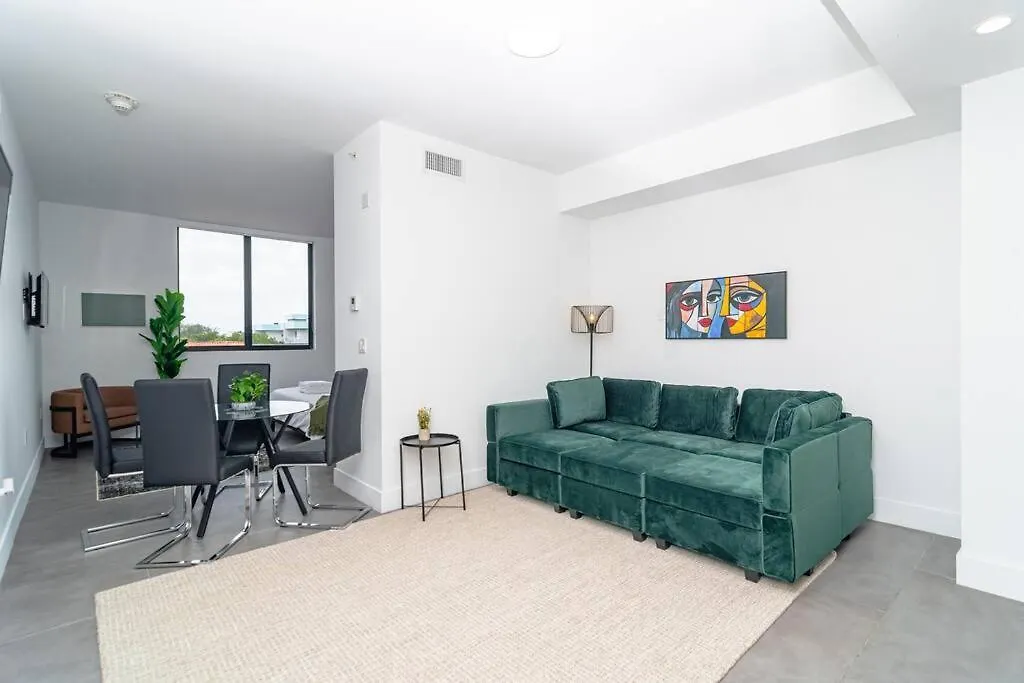 King Bed Brand New Oasis Minutes To Brickell Apartment
