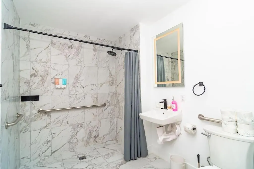 King Bed Brand New Oasis Minutes To Brickell Apartment