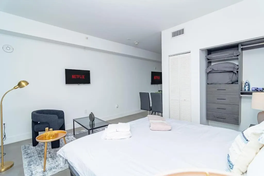 Apartment King Bed Brand New Oasis Minutes To Brickell