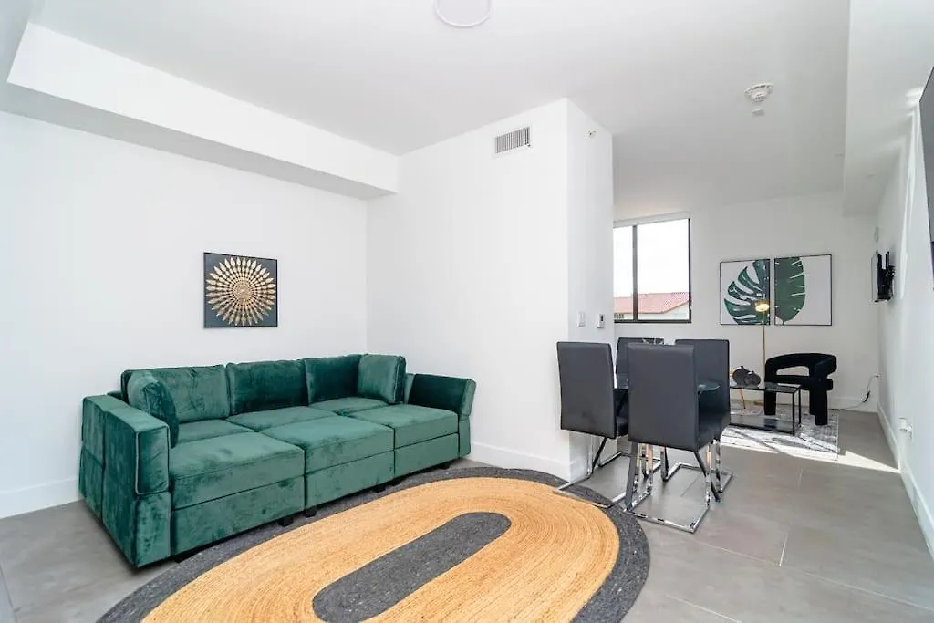 King Bed Brand New Oasis Minutes To Brickell