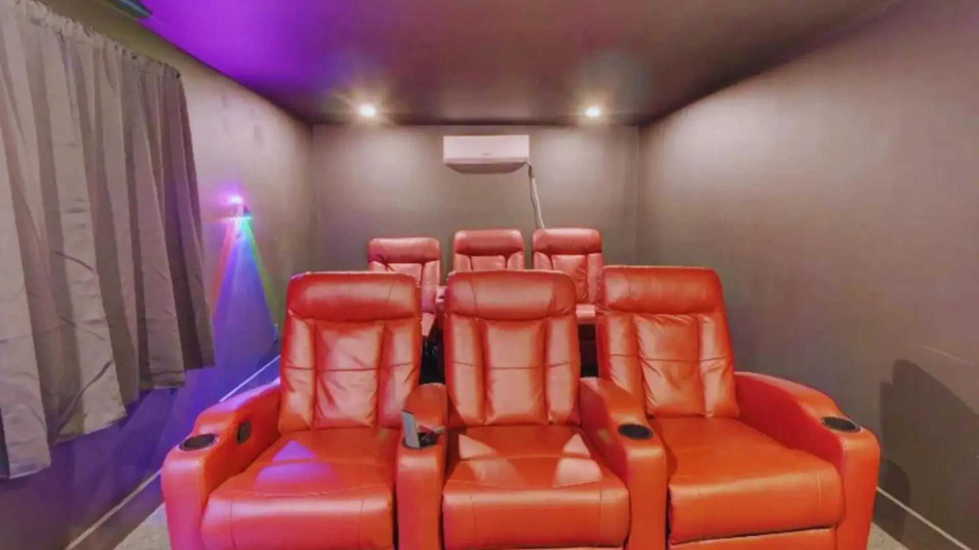 The Grand Escape With Cinema, Pool & Chill Area *
