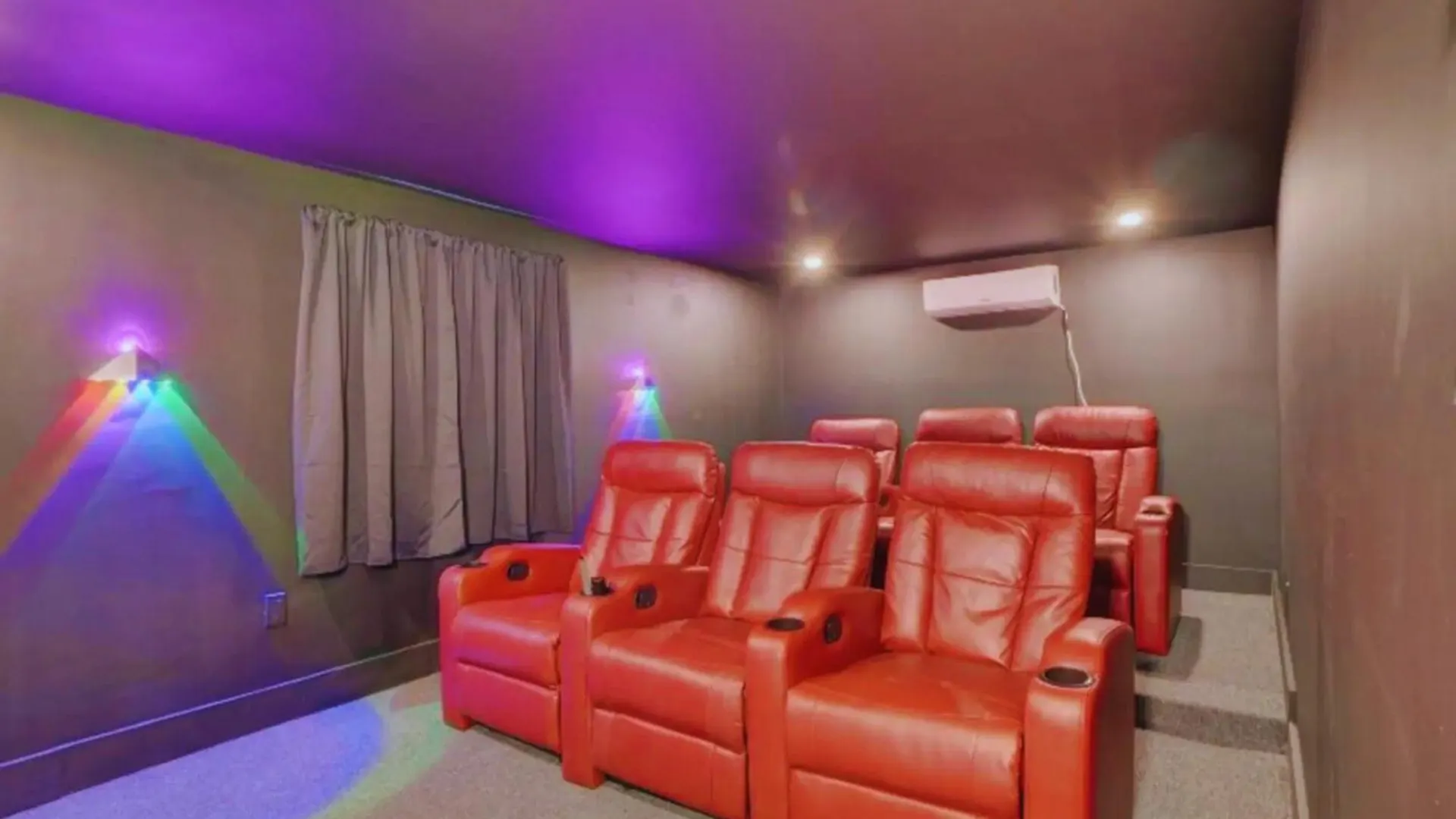 The Grand Escape With Cinema, Pool & Chill Area