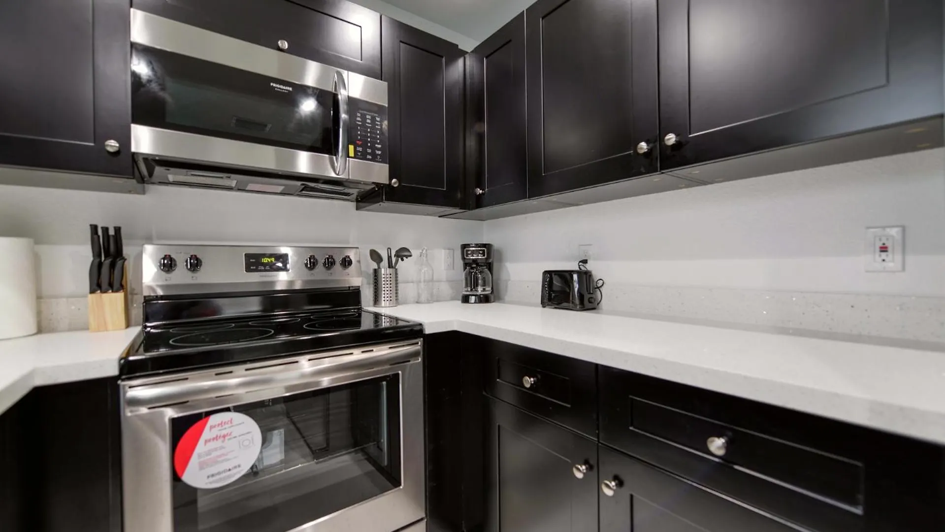 Duplex 3br With Free Parking In Northwest *