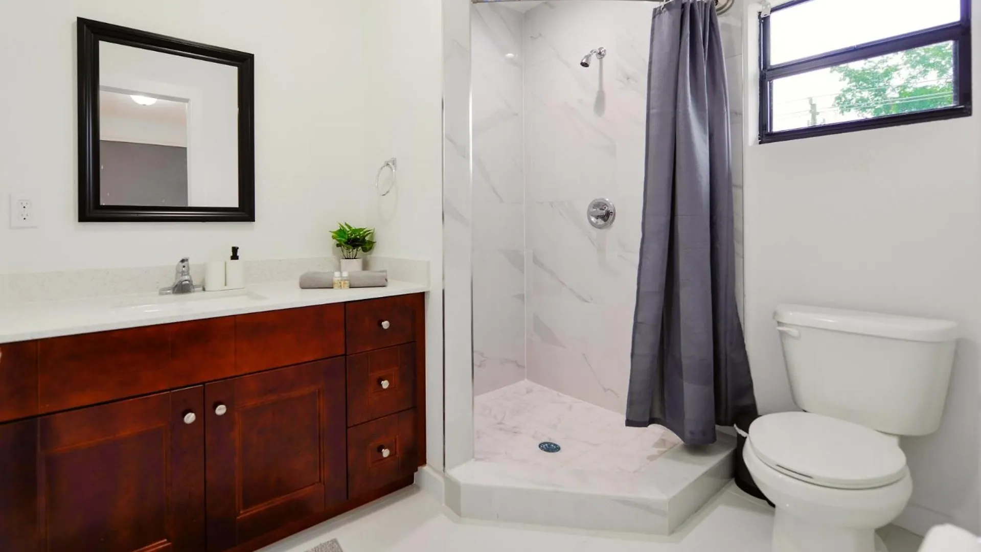 Duplex 3br With Free Parking In Northwest *