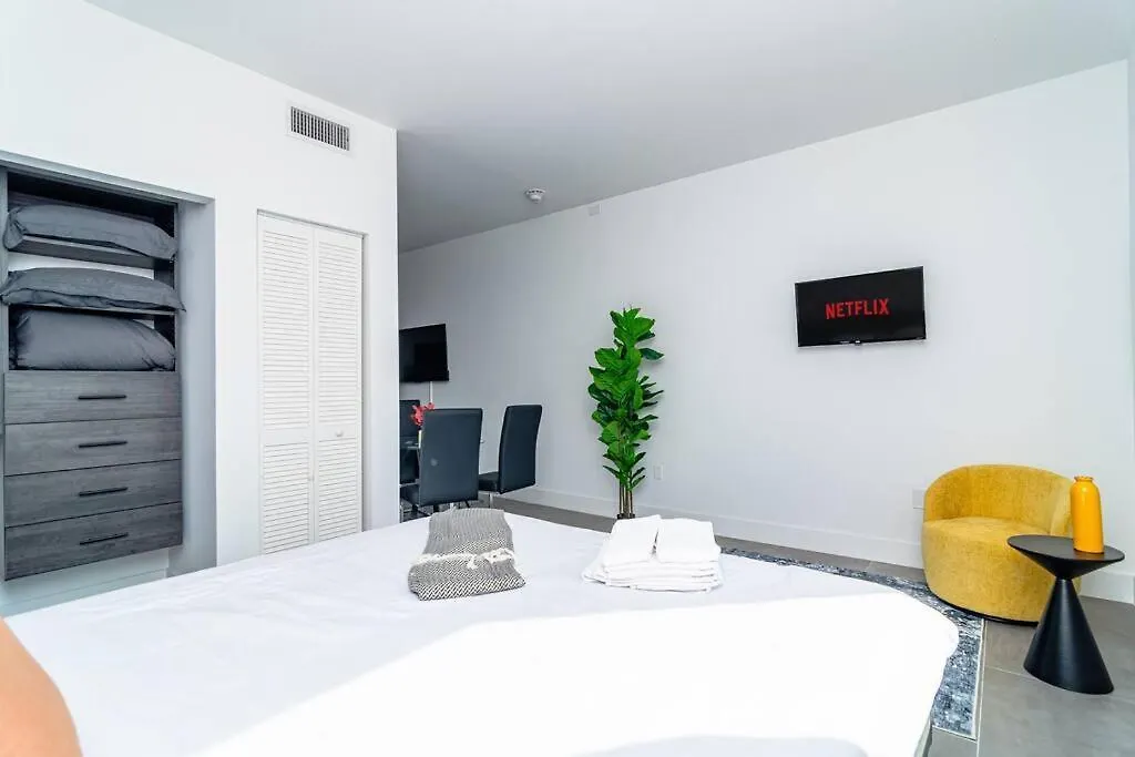King Bed Brand New Oasis Minutes To Brickell *