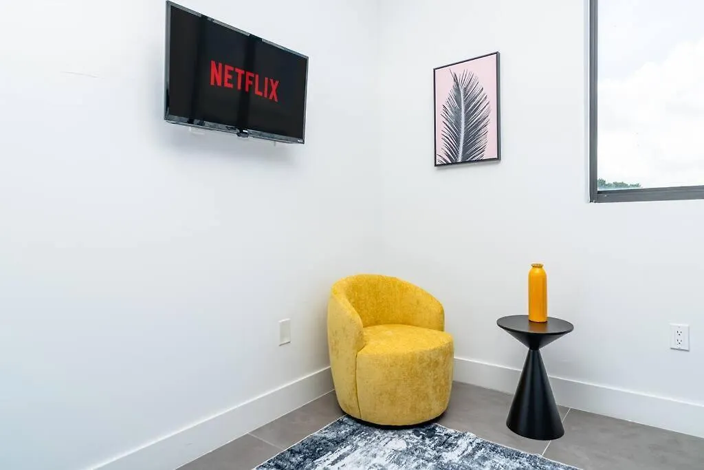 King Bed Brand New Oasis Minutes To Brickell Apartment