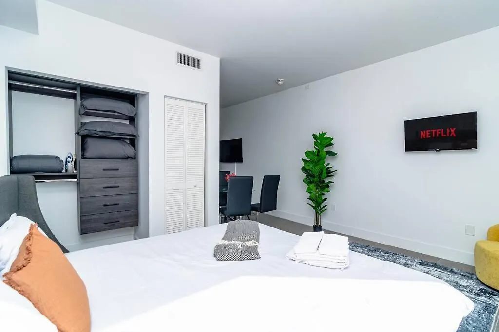 King Bed Brand New Oasis Minutes To Brickell Miami