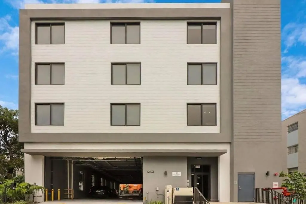 King Bed Brand New Oasis Minutes To Brickell 公寓