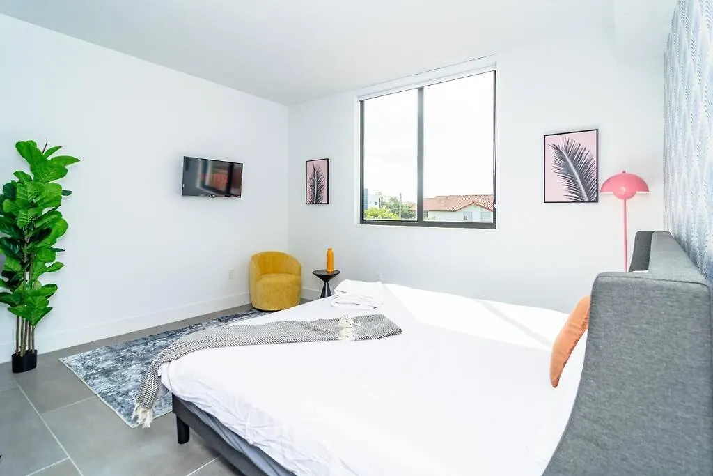 King Bed Brand New Oasis Minutes To Brickell