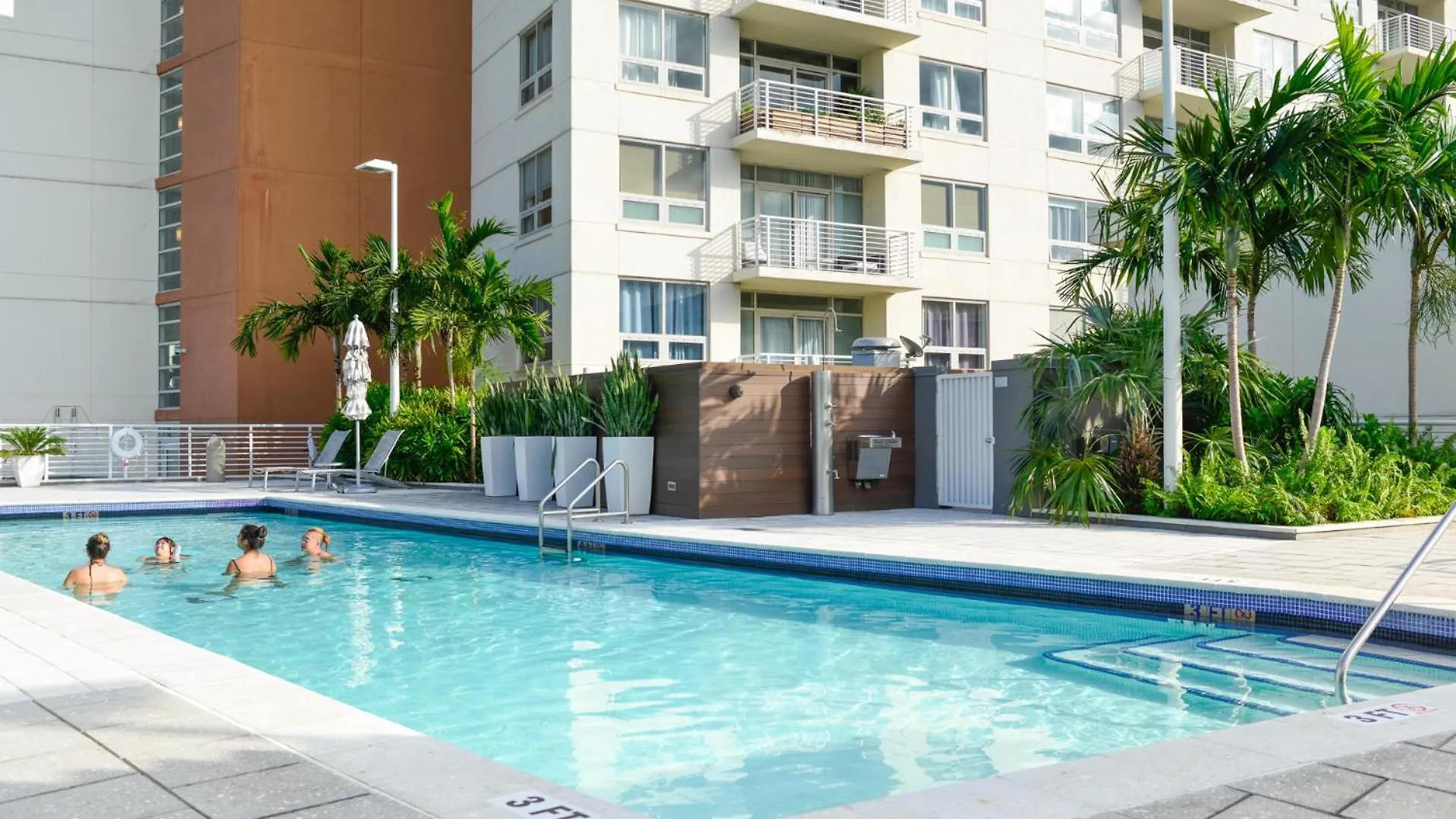 Modern Midtown Pool Access & Free Parking Apartment Miami