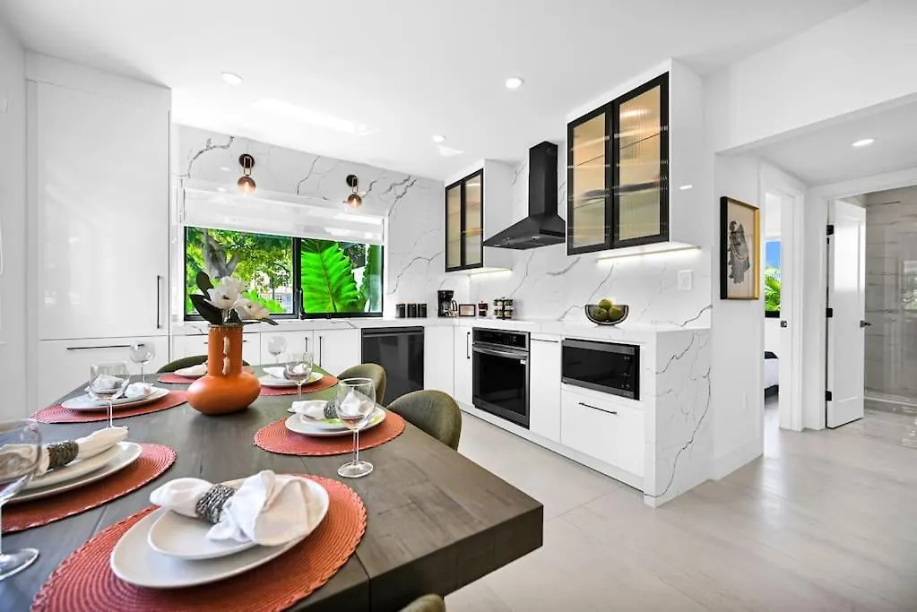 Stylish Modern Near Wynwood & Design District *