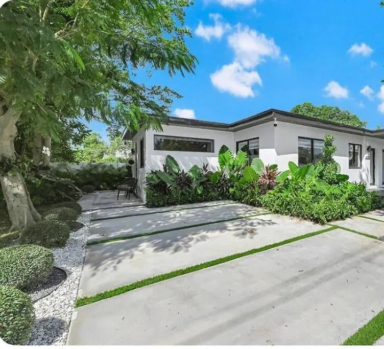 Stylish Modern Near Wynwood & Design District Apartment *
