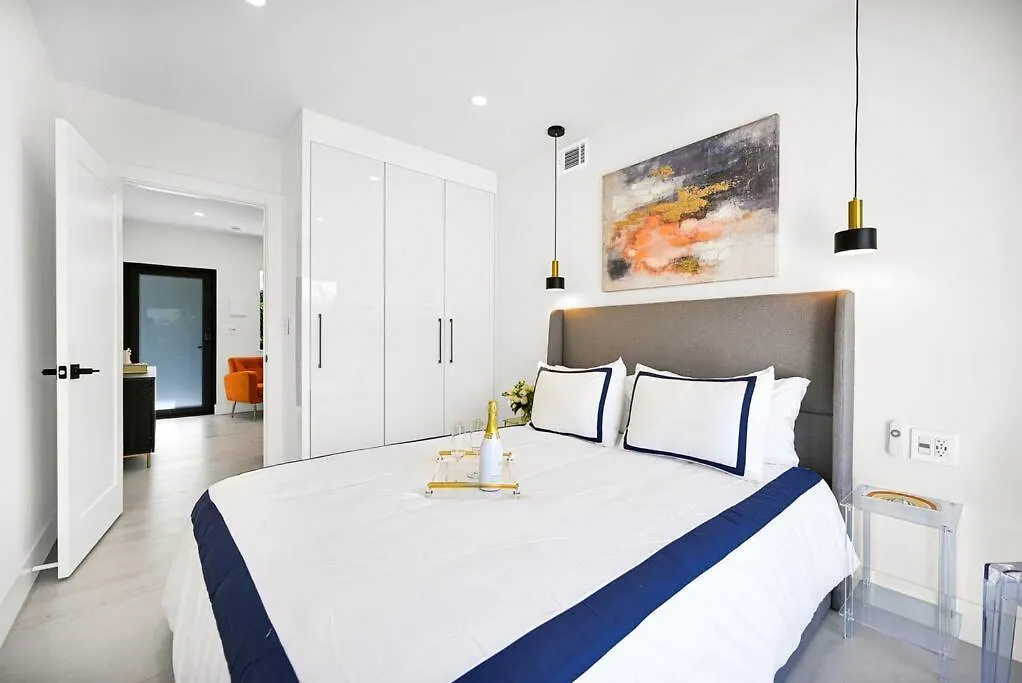Apartment Stylish Modern Near Wynwood & Design District *