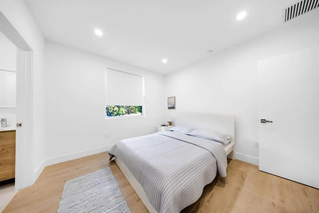 Up To 12 Guests! Modern Near Wynwood 29!