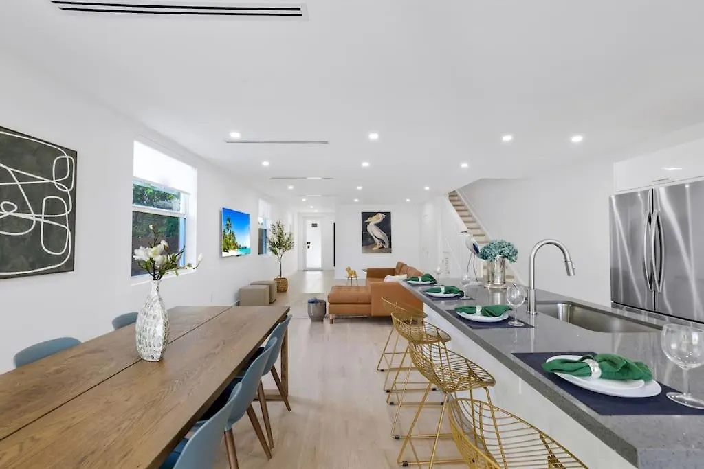 Villa Up To 12 Guests! Modern Near Wynwood 29! *