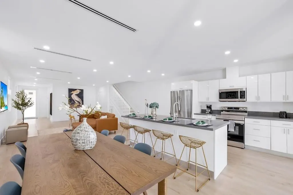 Villa Up To 12 Guests! Modern Near Wynwood 29!