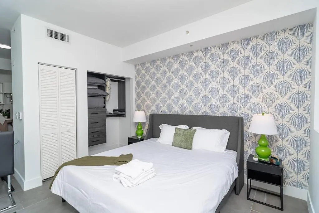 King Bed Brand New Oasis Minutes To Brickell Apartment *