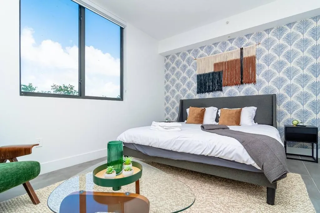 King Bed Brand New Oasis Minutes To Brickell Miami