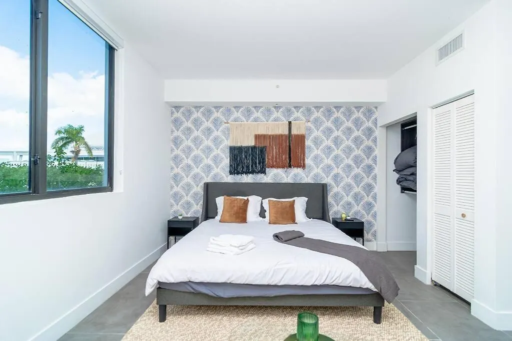 King Bed Brand New Oasis Minutes To Brickell