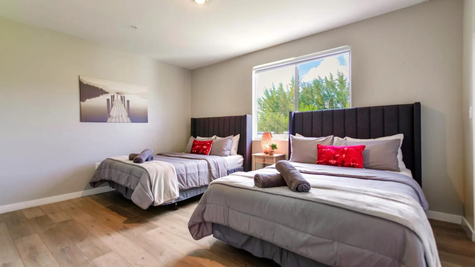 Spacious 3br Townhouse With Free Parking Included! Διαμέρισμα