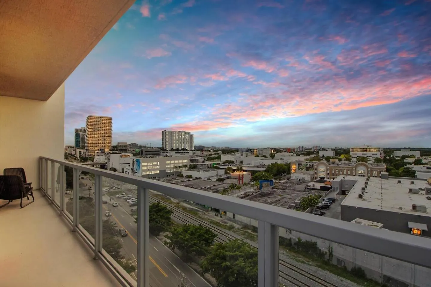 Elegant 2br W Beautiful Views *