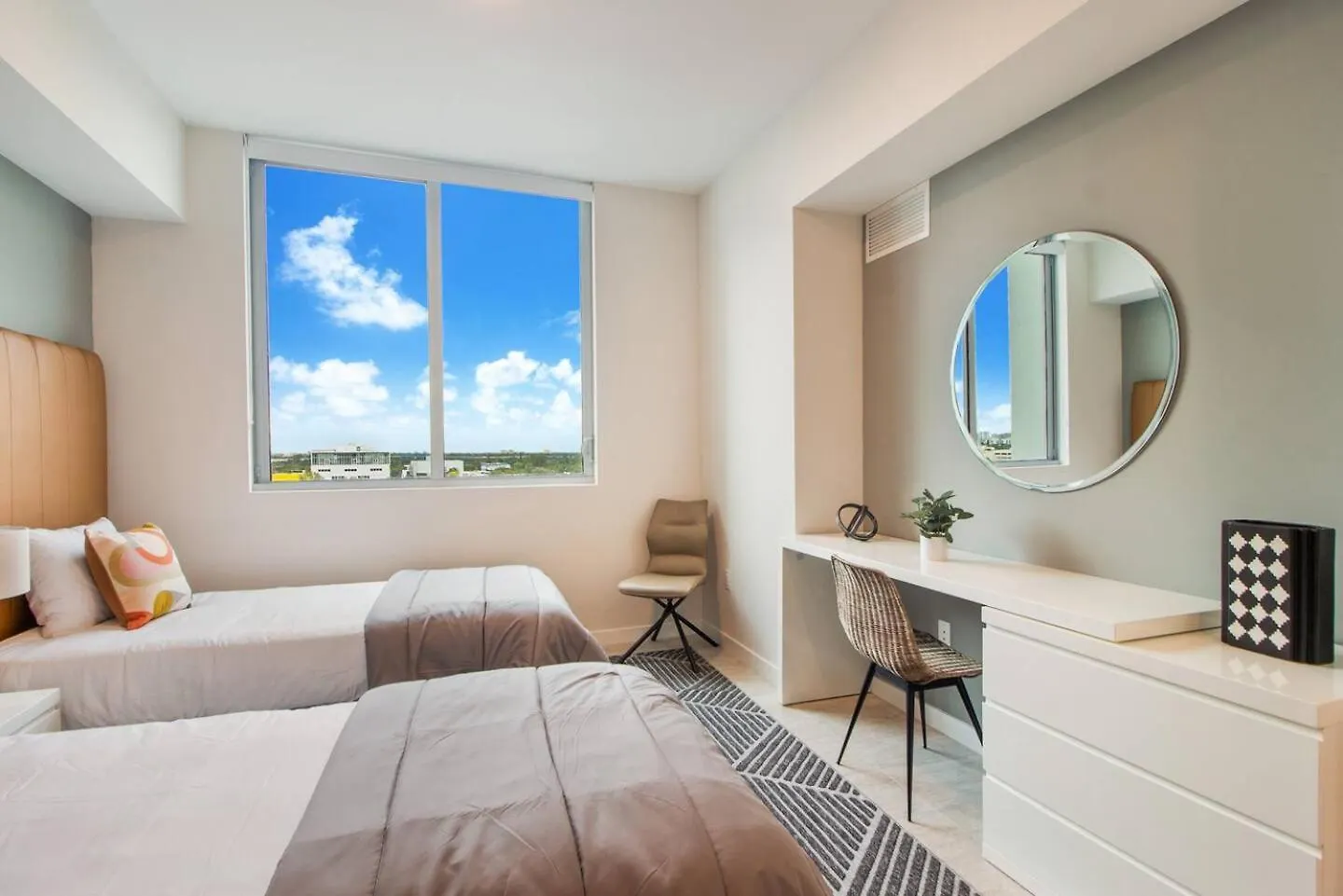 Elegant 2br W Beautiful Views * Miami