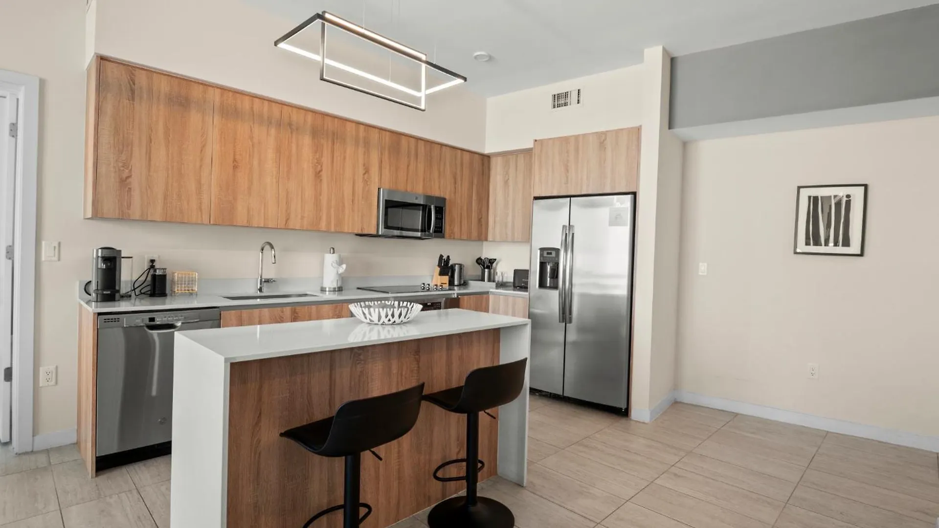 Elegant 2br W Beautiful Views Appartement