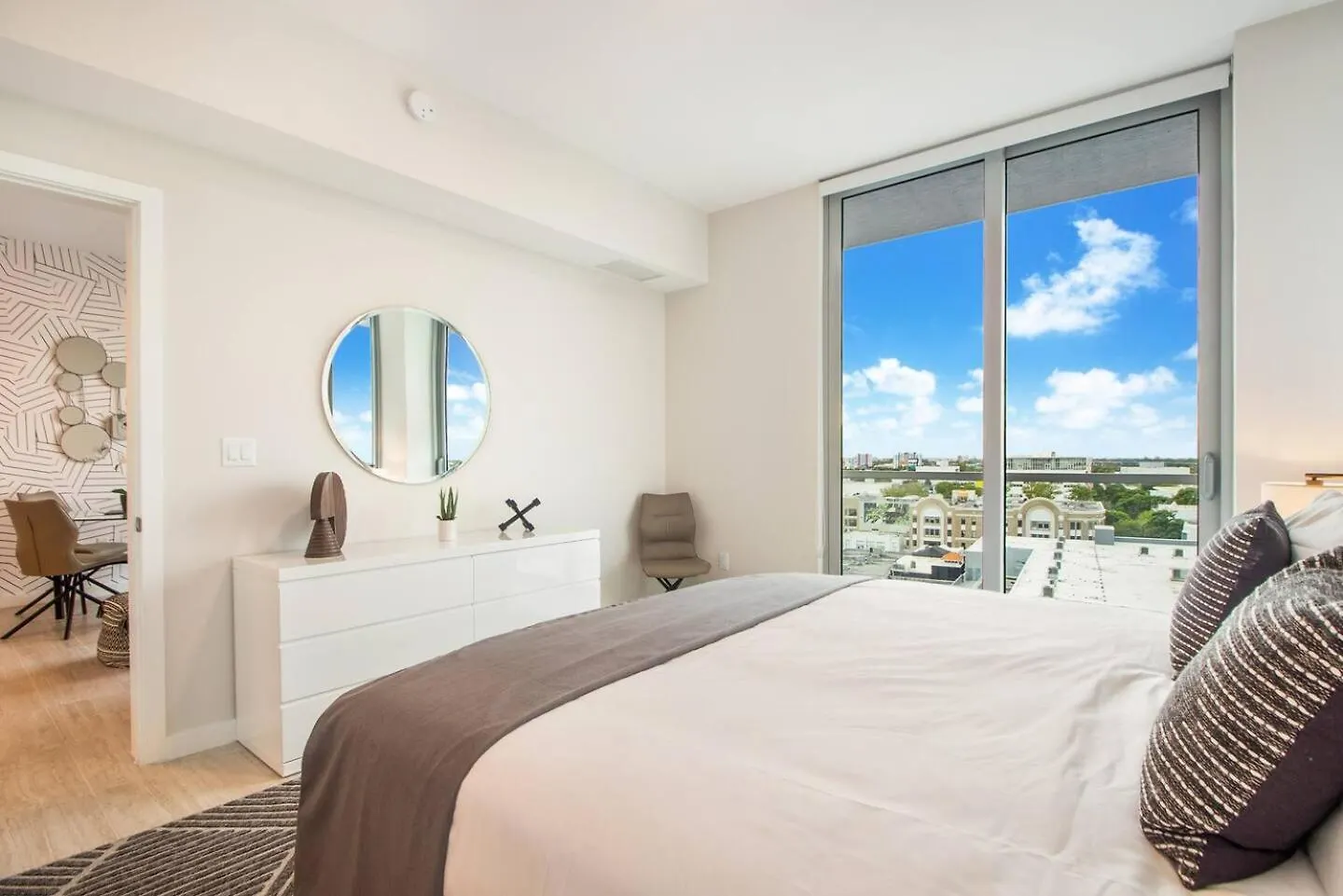 Elegant 2br W Beautiful Views * Miami