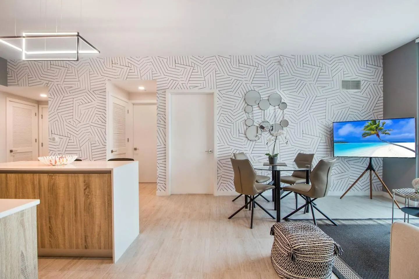Elegant 2br W Beautiful Views