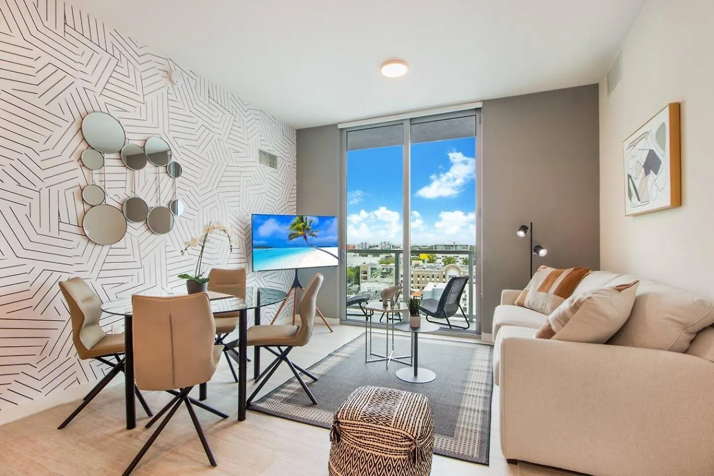 Elegant 2br W Beautiful Views Apartment *