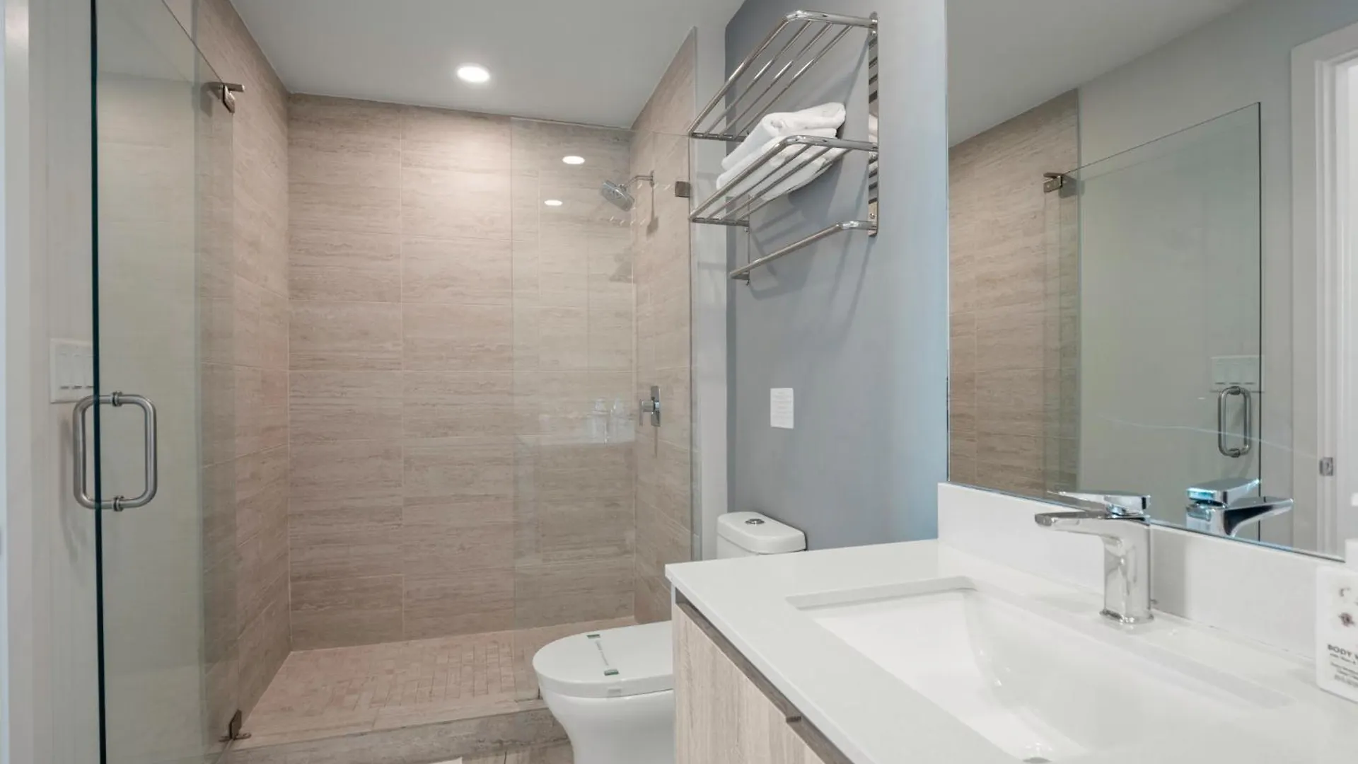 Apartment Elegant 2br W Beautiful Views *