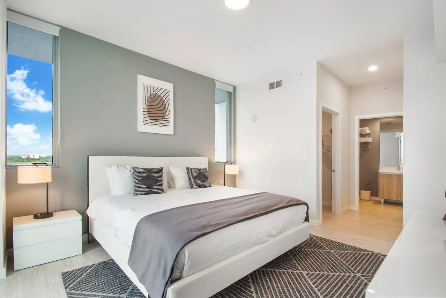 Elegant 2br W Beautiful Views Apartment *