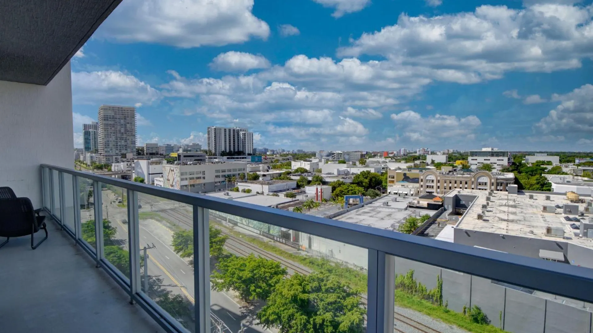 Elegant 2br W Beautiful Views Apartment *