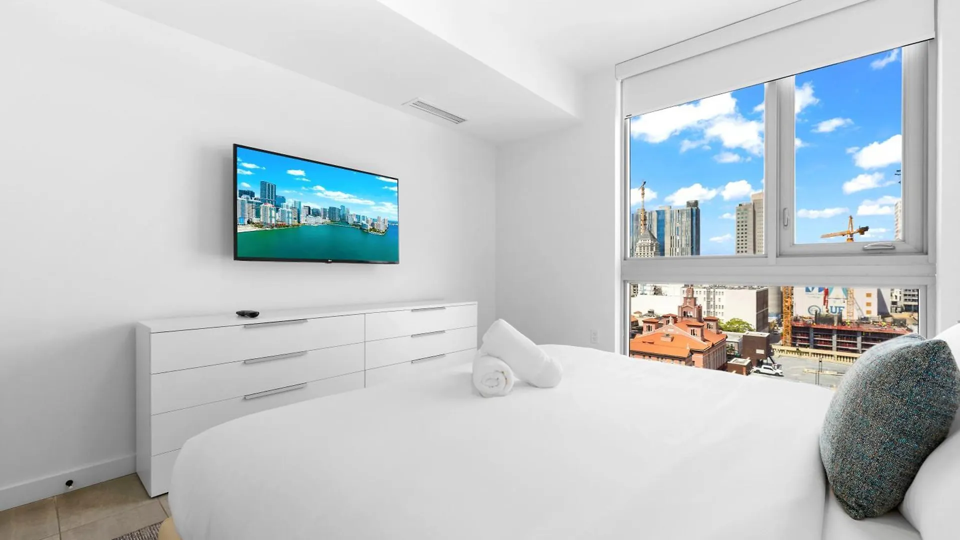 Luxury One-bedroom W Amenities! *