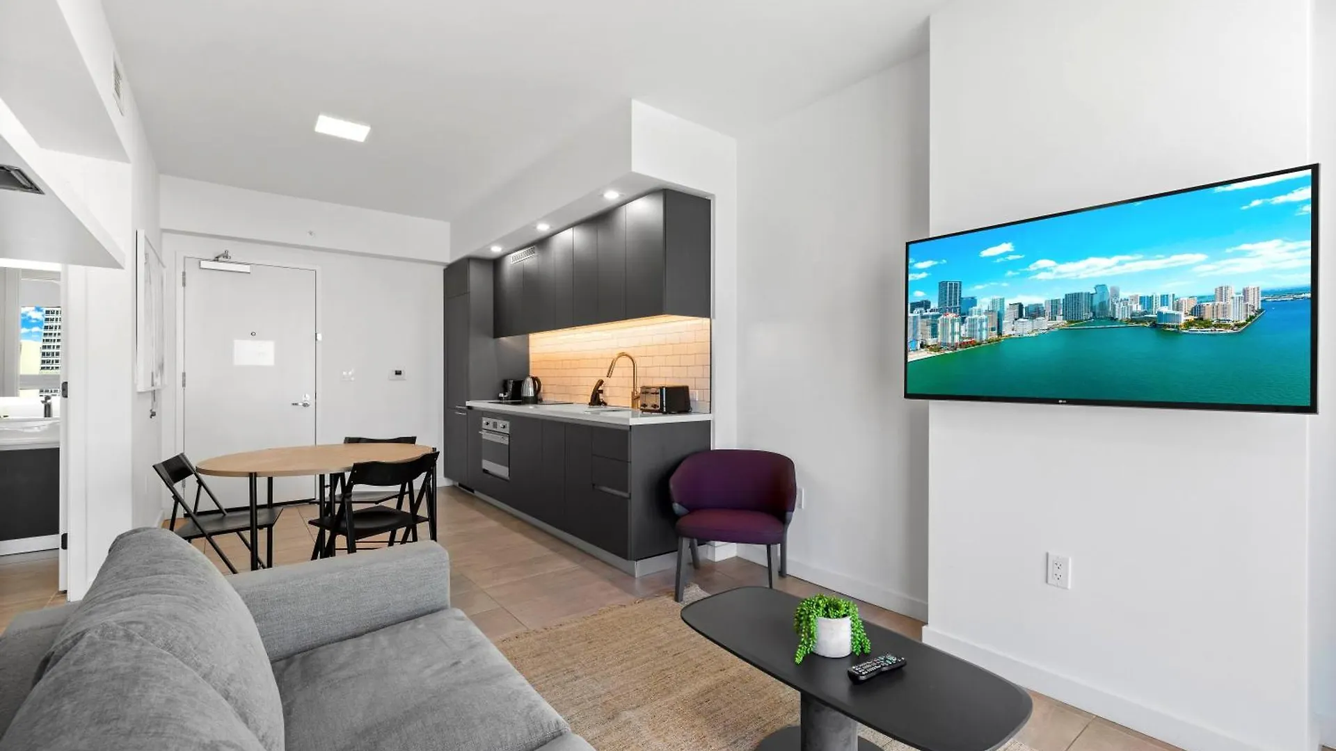Luxury One-bedroom W Amenities!