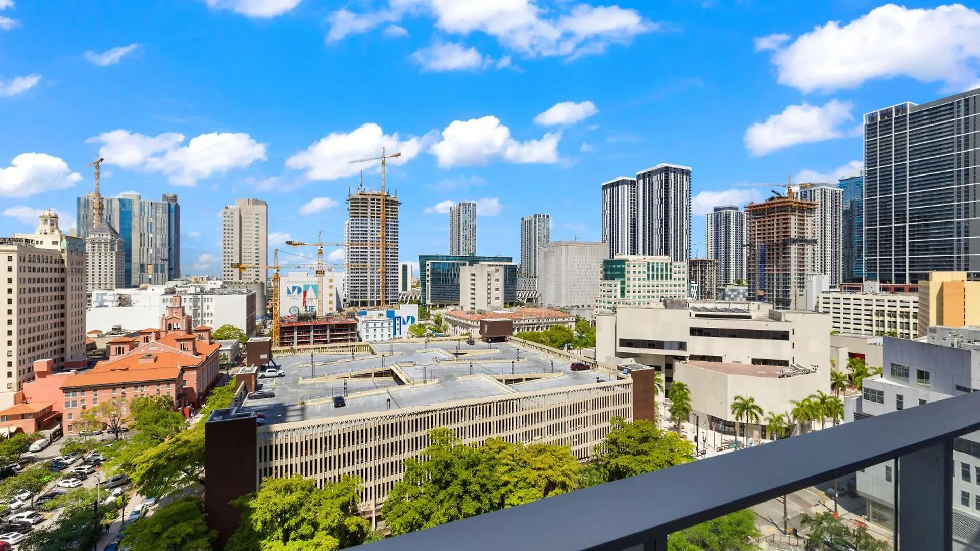 Luxury One-bedroom W Amenities! 公寓 *