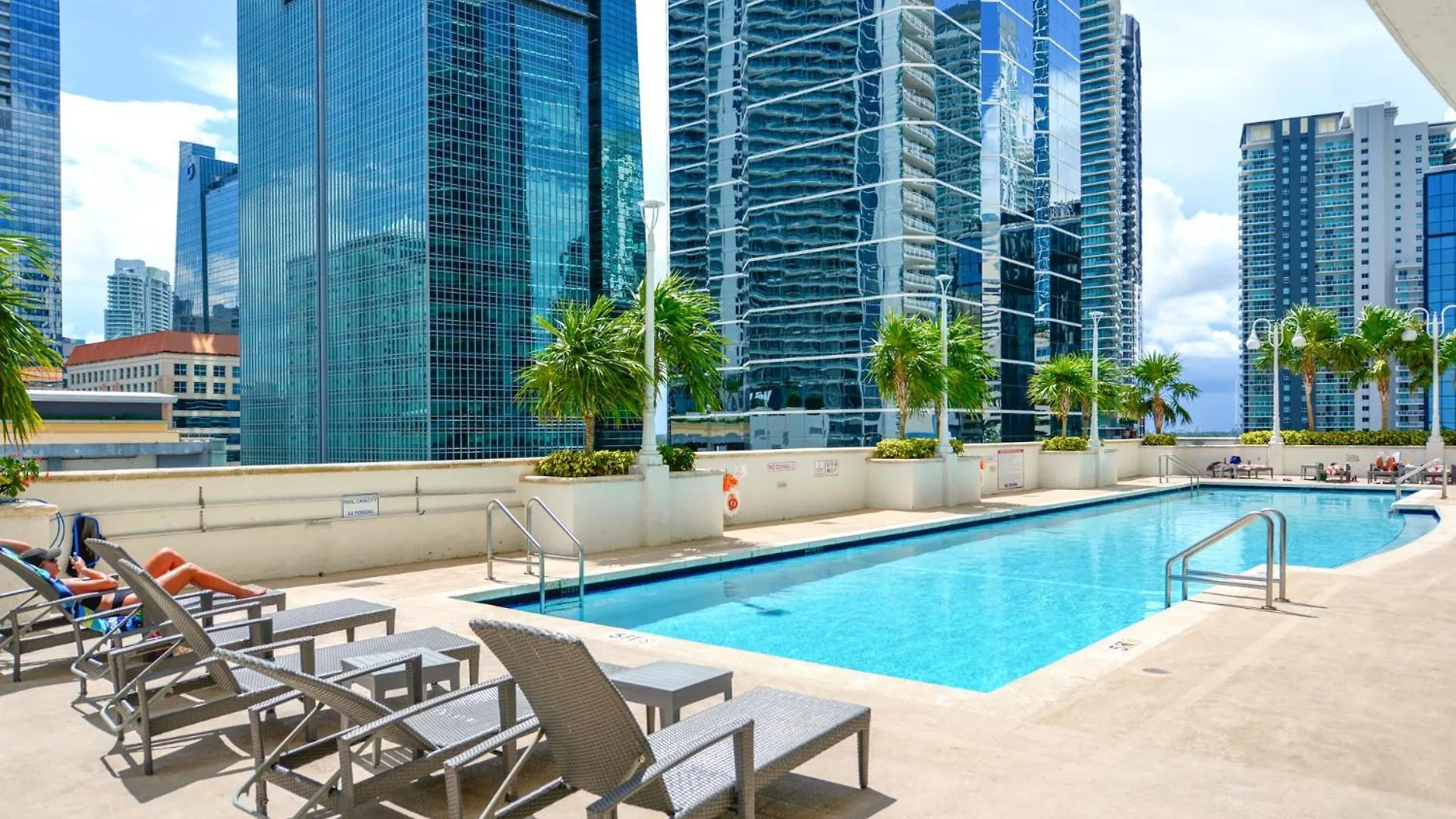 Apartment Beautiful That Will Make Feel Like At Miami