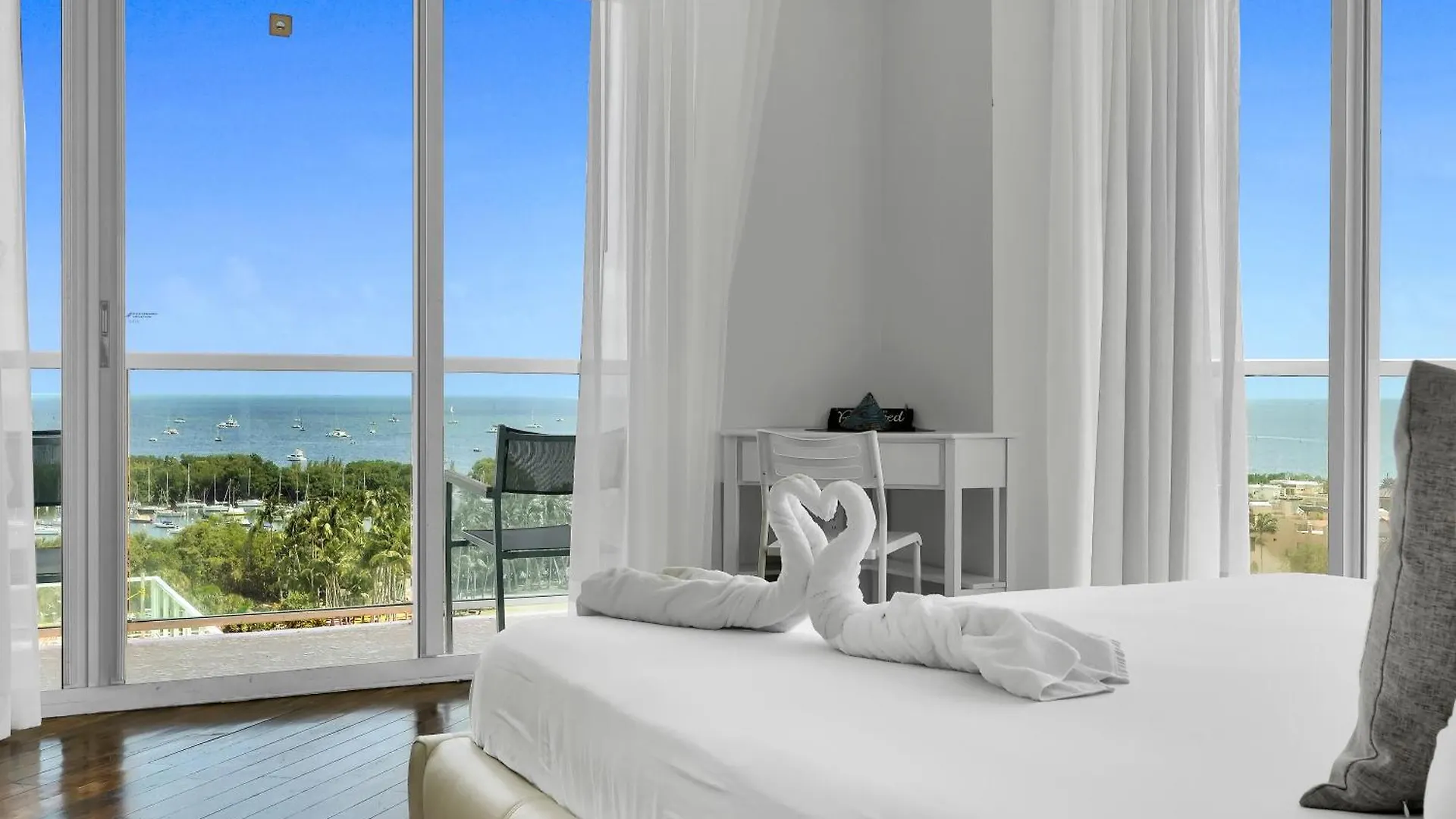 Fabulous 2 Bedroom In Heart Of Grove Miami